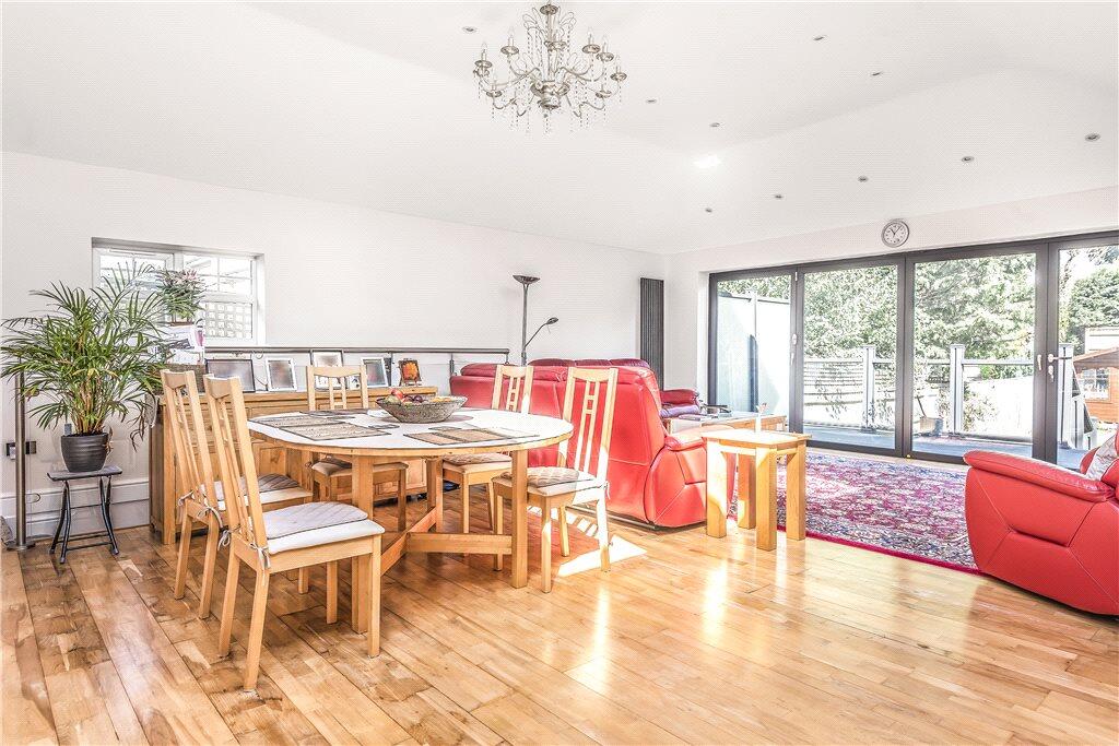 House in Slough, Farnham Royal - View 5