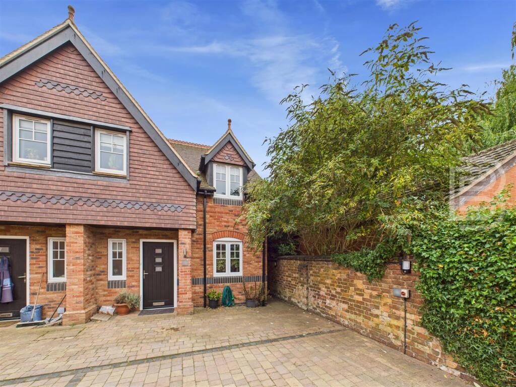 2-bed semi-detached on Temple Street, Rugby, £240,000