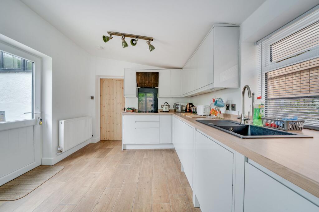 Madeley Road, Ironbridge, TF8 photo 3