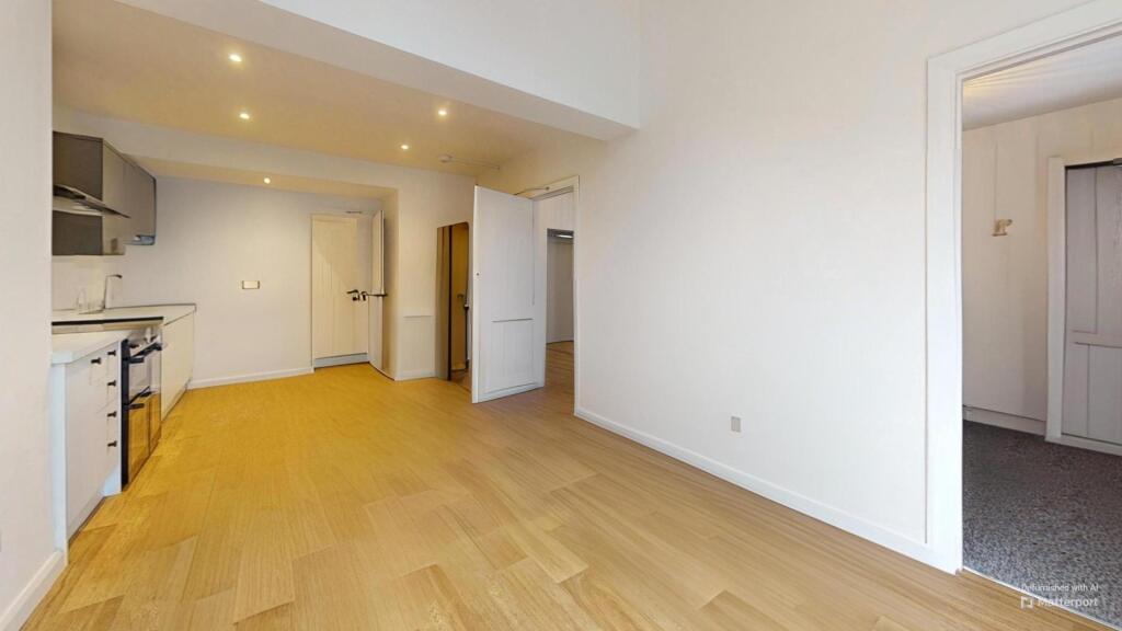 House in Bath - View 4