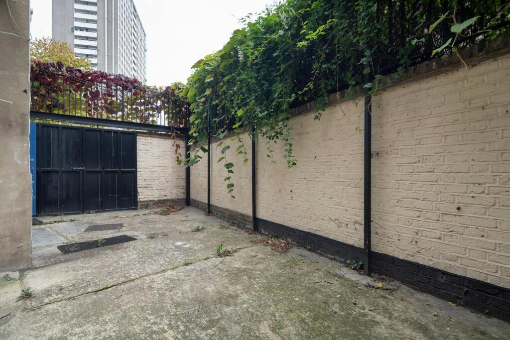 Private Courtyard