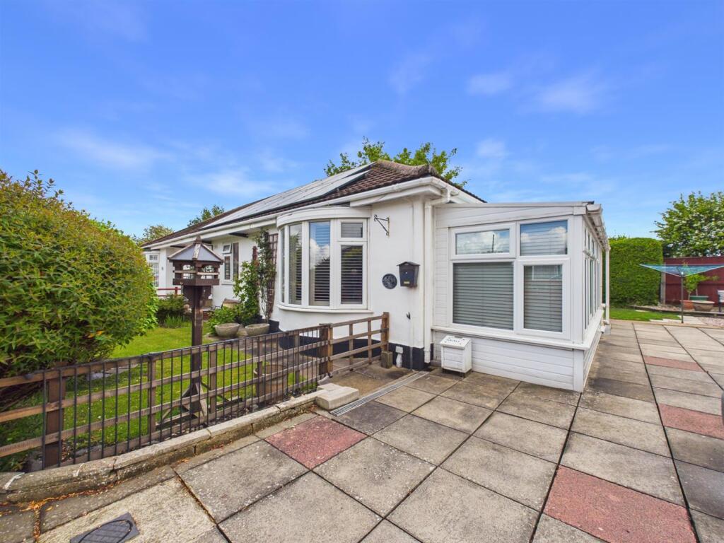 2-bed semi-detached on Bray Avenue, Trusthorpe, £195,000