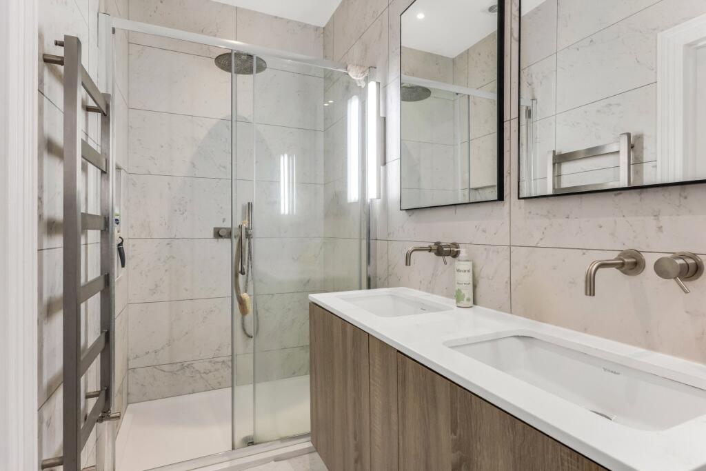 Apartment in London - More