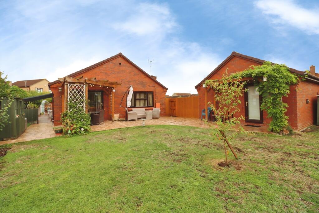 House in Bristol, Bradley Stoke - More
