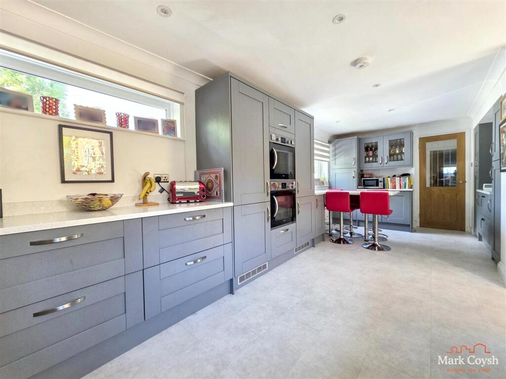 House in Leatherhead - View 5