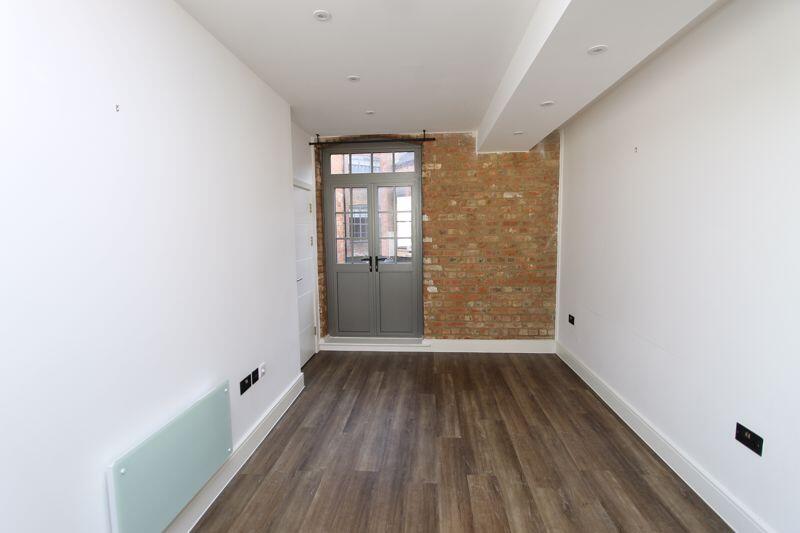 Apartment in Northampton, West Northamptonshire - View 2