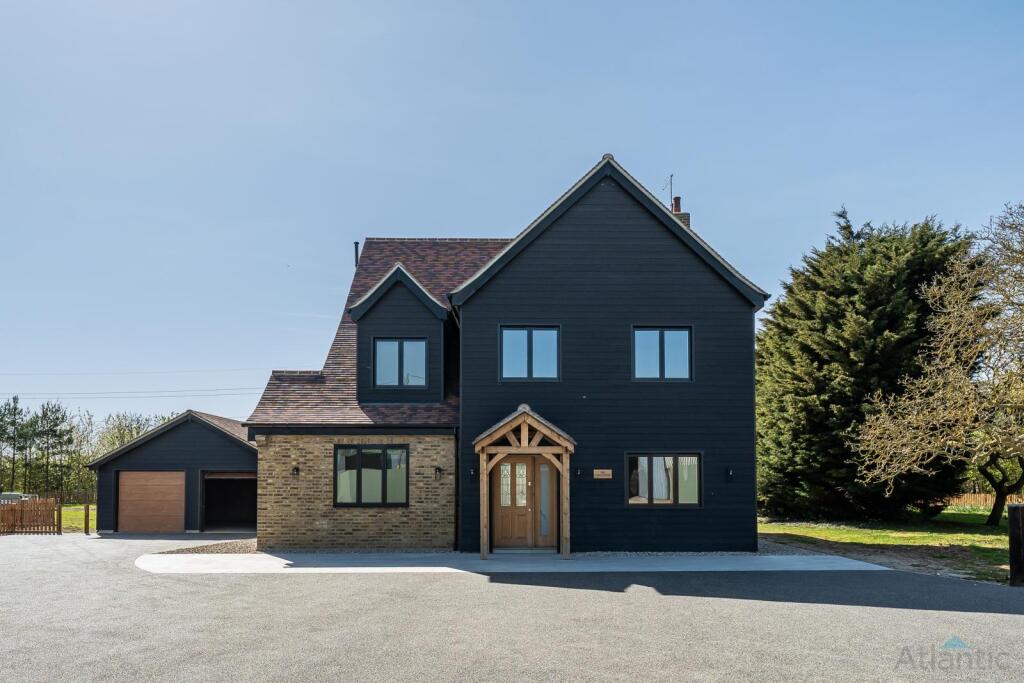 Main image of property: Corner Farm, Fen Lane, North Ockendon, RM14