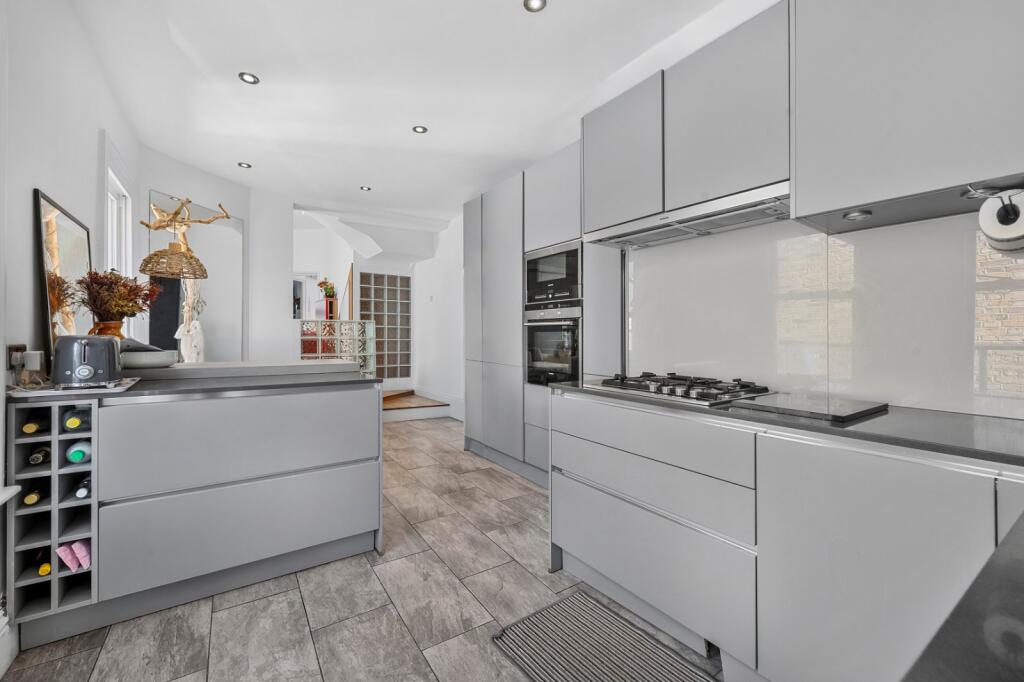 Apartment in London - More