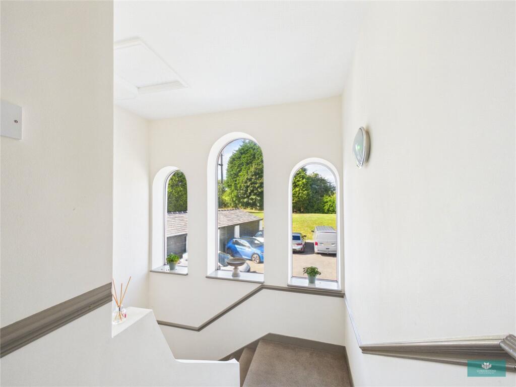 Apartment in Oldham, Greater Manchester - More