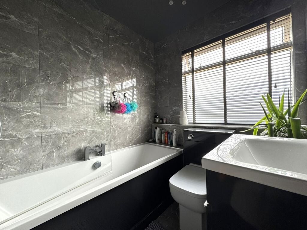 Harwood Avenue, Branston, Burton-on-Trent, DE14 photo 4