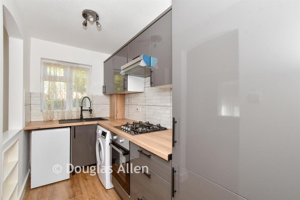 Hereward Green, Loughton, Essex photo 3