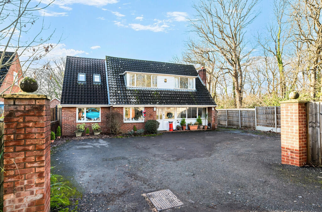 Main image of property: Segensworth Road, Titchfield Park, Hampshire, PO15