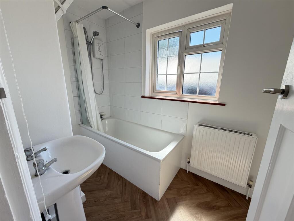 Apartment in Mole Valley, Ashtead Park - View 5