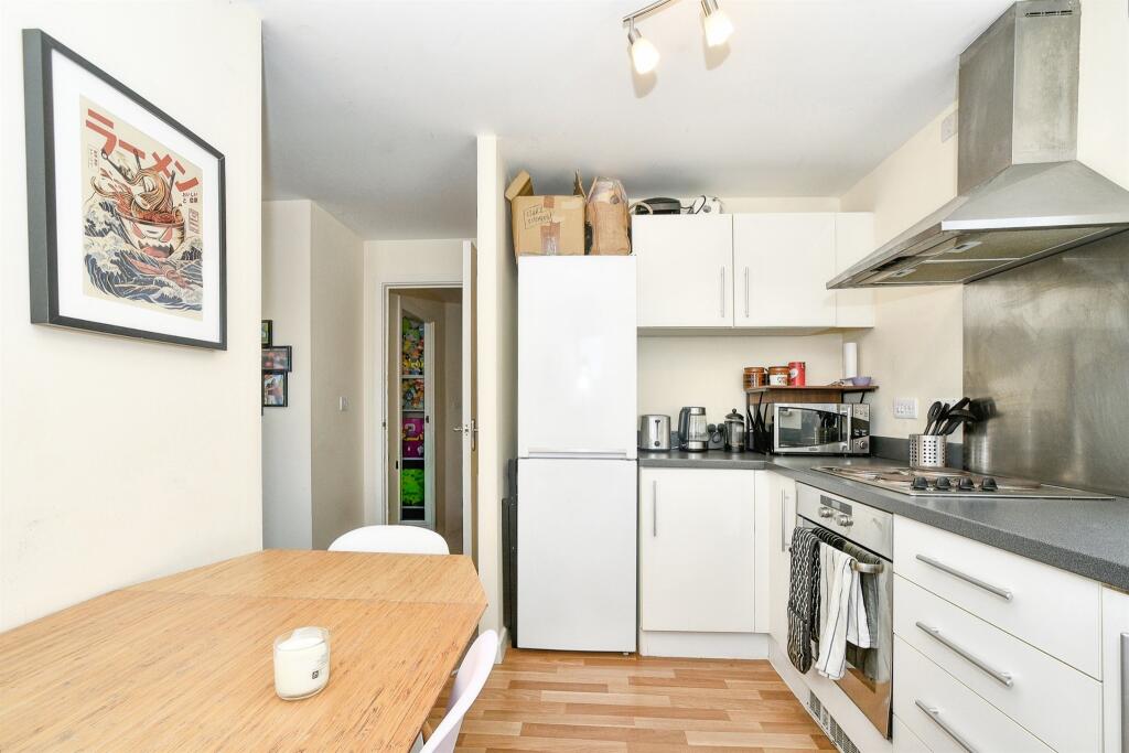 Glebe Place, Highworth, SWINDON photo 4