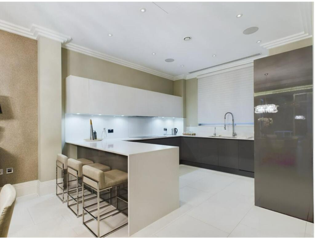 House in London - View 3