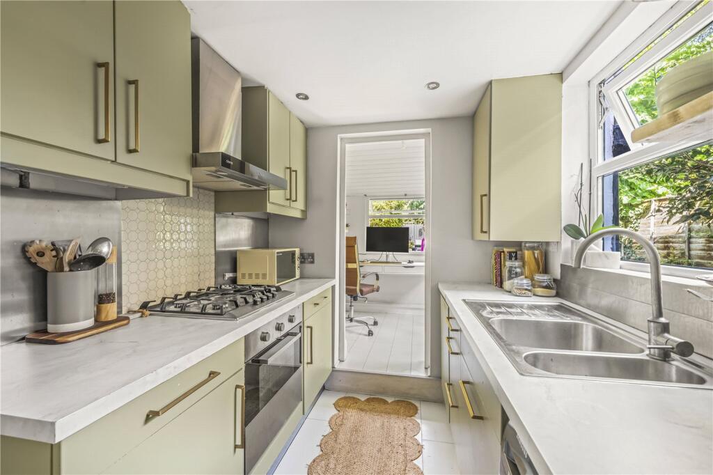 House in London - View 3