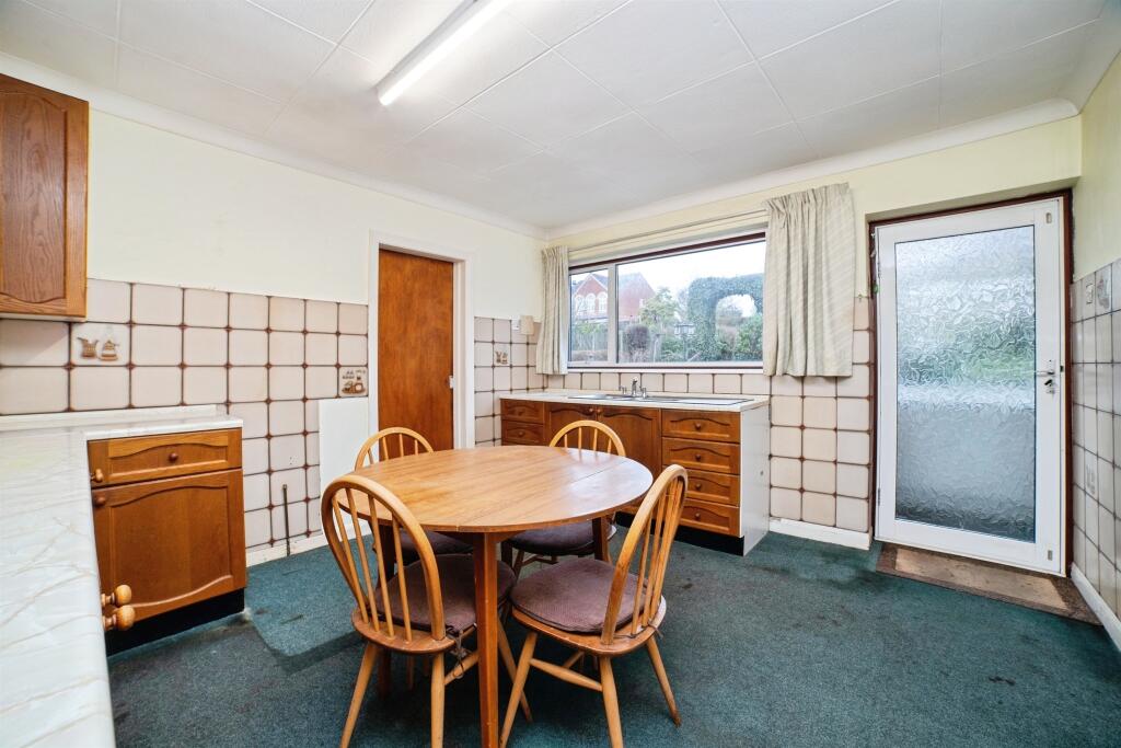 House in Mansfield, Nottinghamshire - View 3