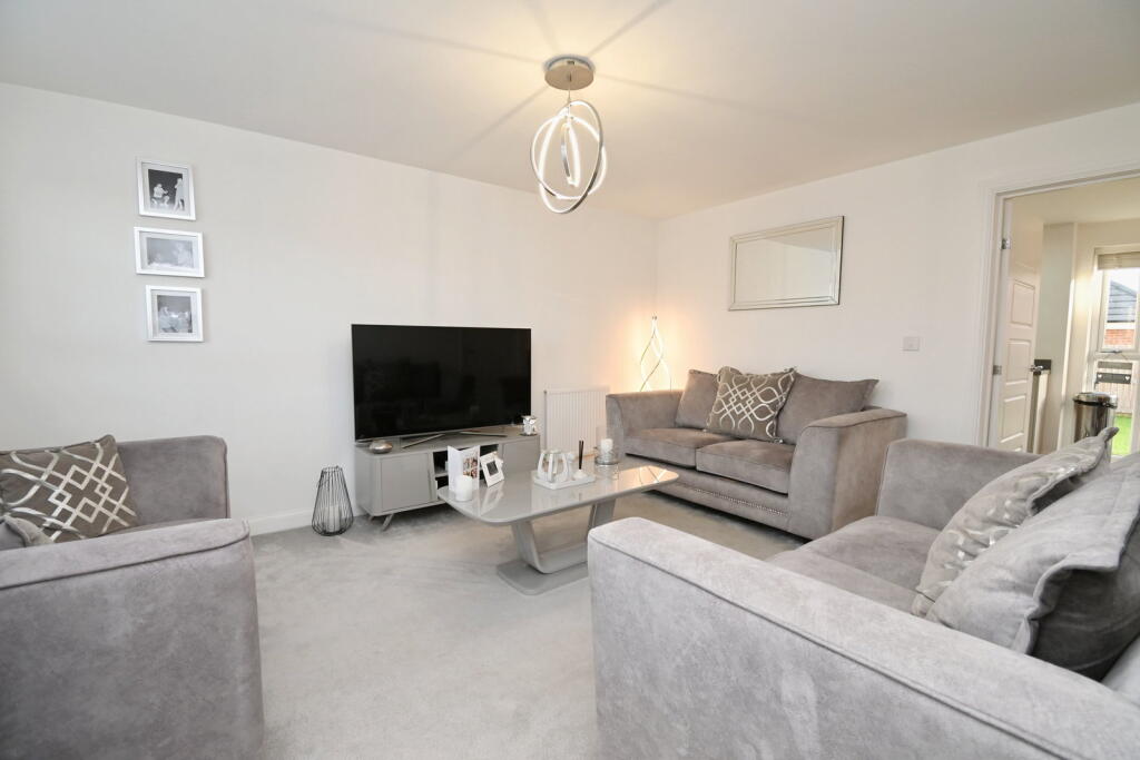Parish Green, Royston, Barnsley, S71 4GP photo 3