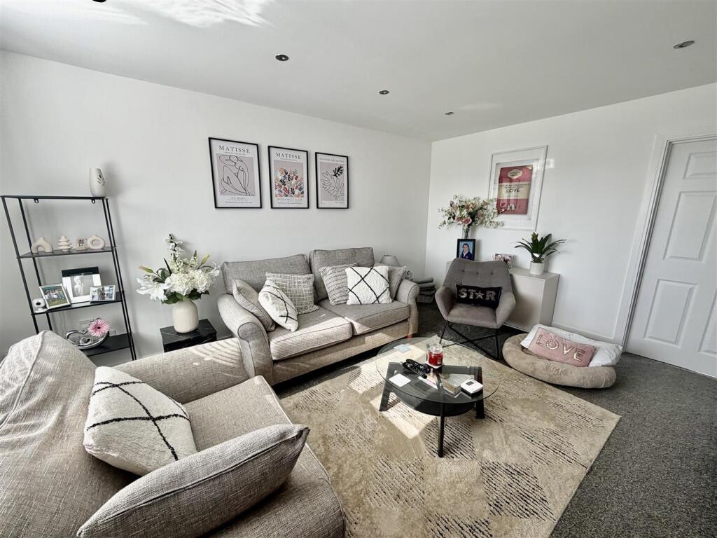 House in Sunderland, Mount Pleasant - View 2