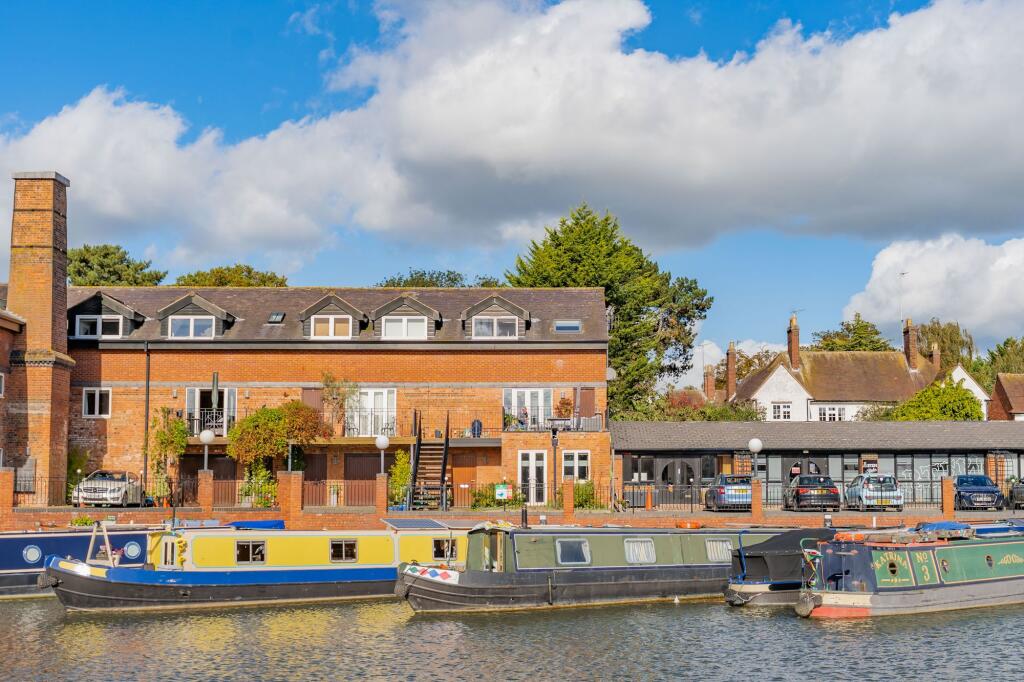 2-bed flat on Union Wharf, Market Harborough, LE16, £450,000