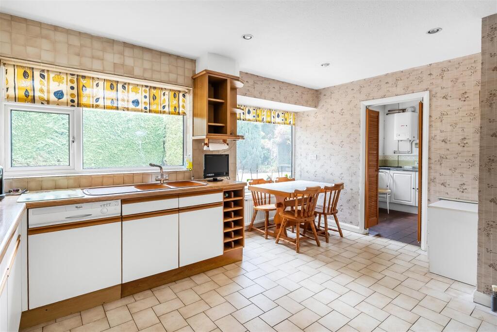 House in Sutton - View 4