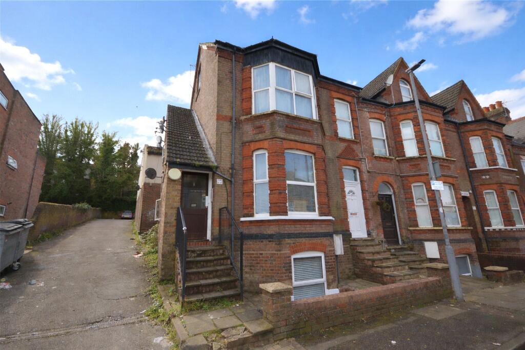 Main image of property: Stockwood Crescent, Luton, Bedfordshire, LU1
