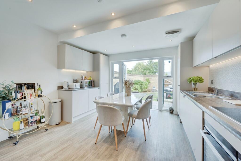 House in Croydon - View 4