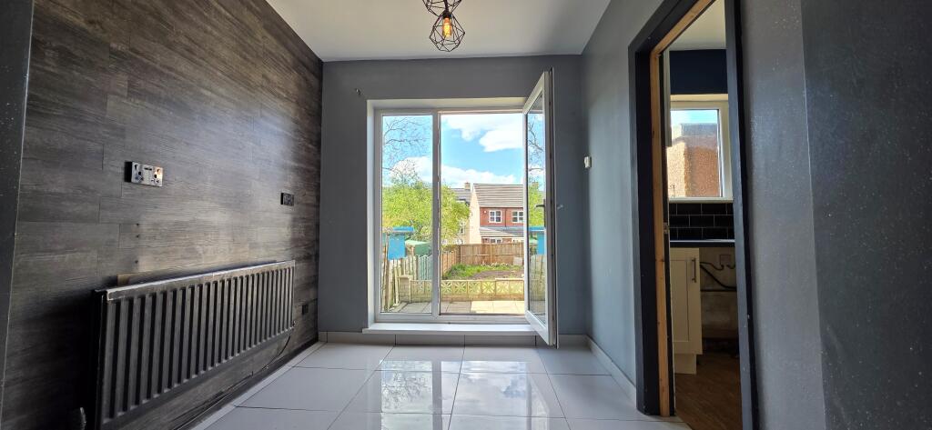 Mount Drive, Marple photo 4