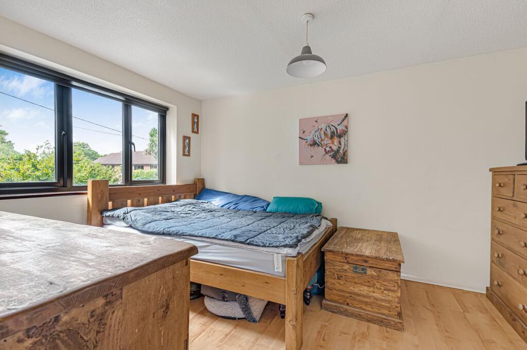 House in Spelthorne, Knowle Green, Staines-upon-Thames - View 4