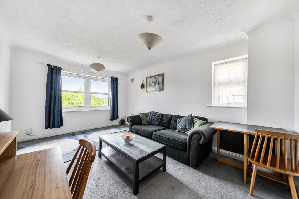Apartment in Redhill - View 2