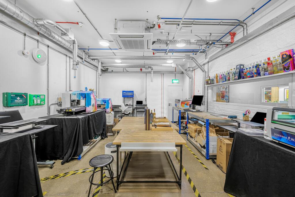 OFFICE 10.jpg