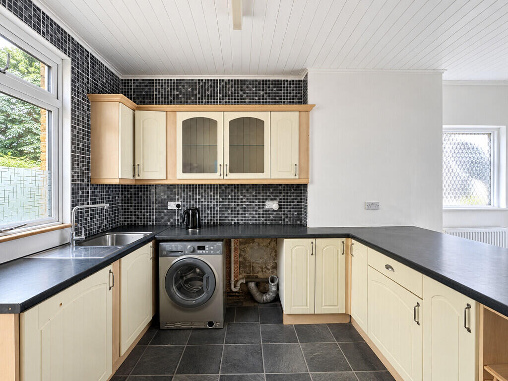 House in Southend-on-Sea - More
