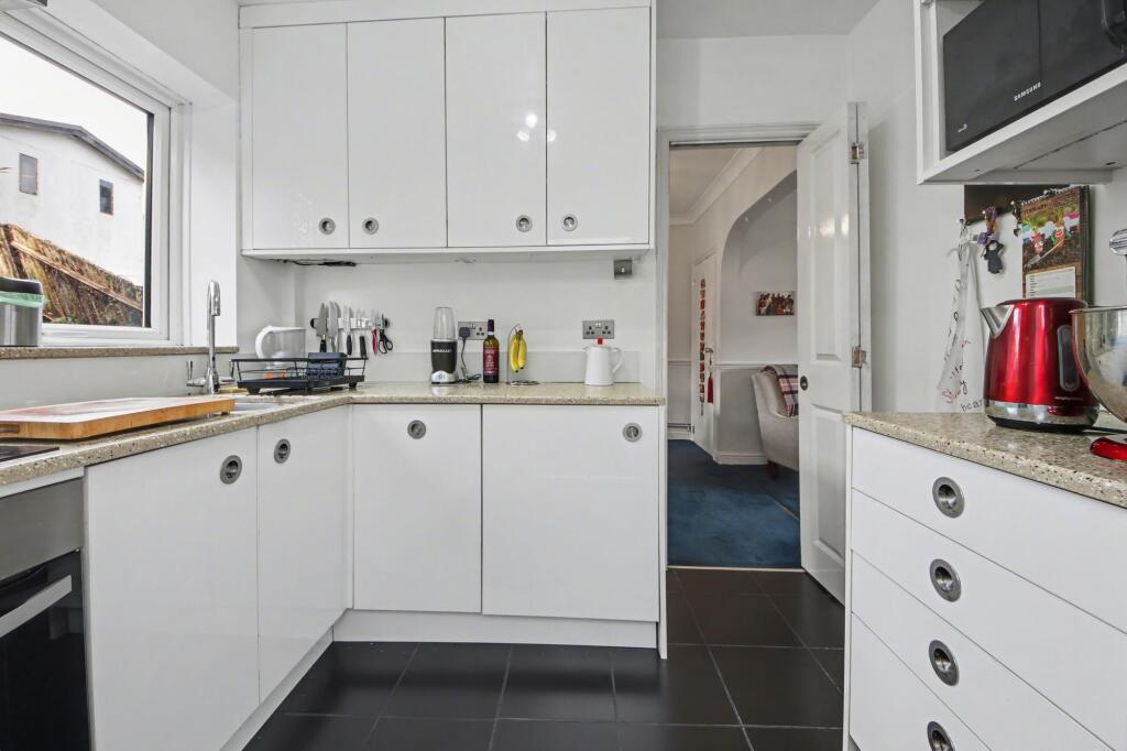 Ferndene Way, Midanbury, SO18 photo 4
