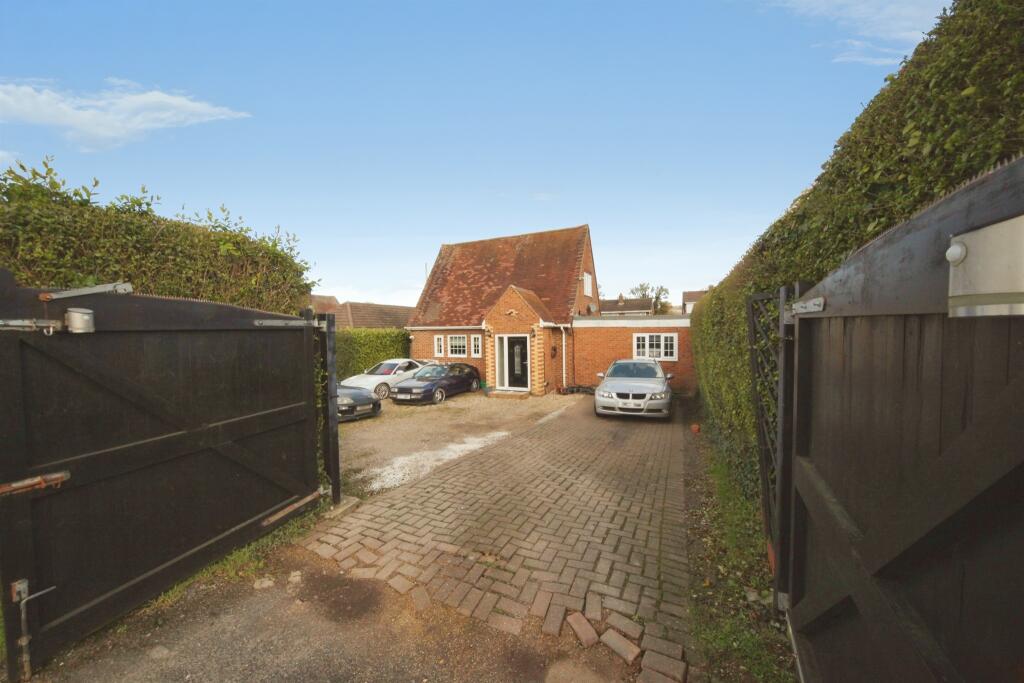 Main image of property: Lockhart Close, Dunstable