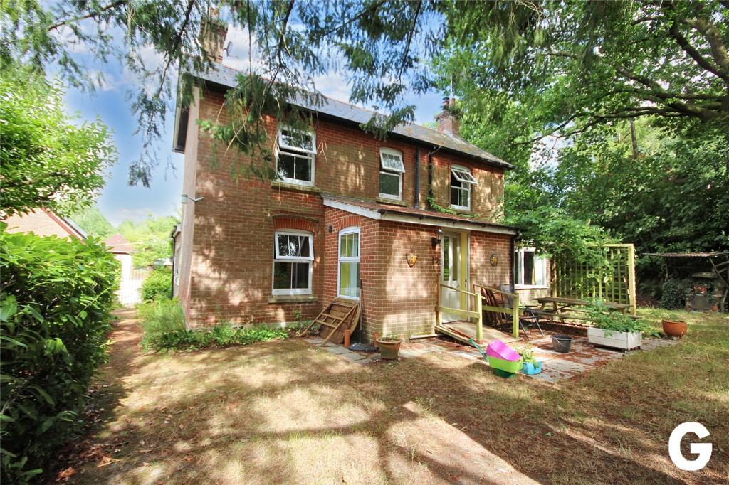 3-bed detached on Fir Tree Hill, Alderholt, Fordingbridge, Hampshire, SP6, £700,000