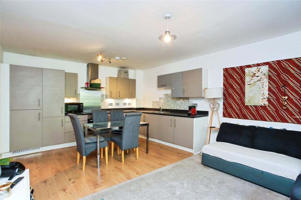 Apartment in Tonbridge and Malling, Kent - More
