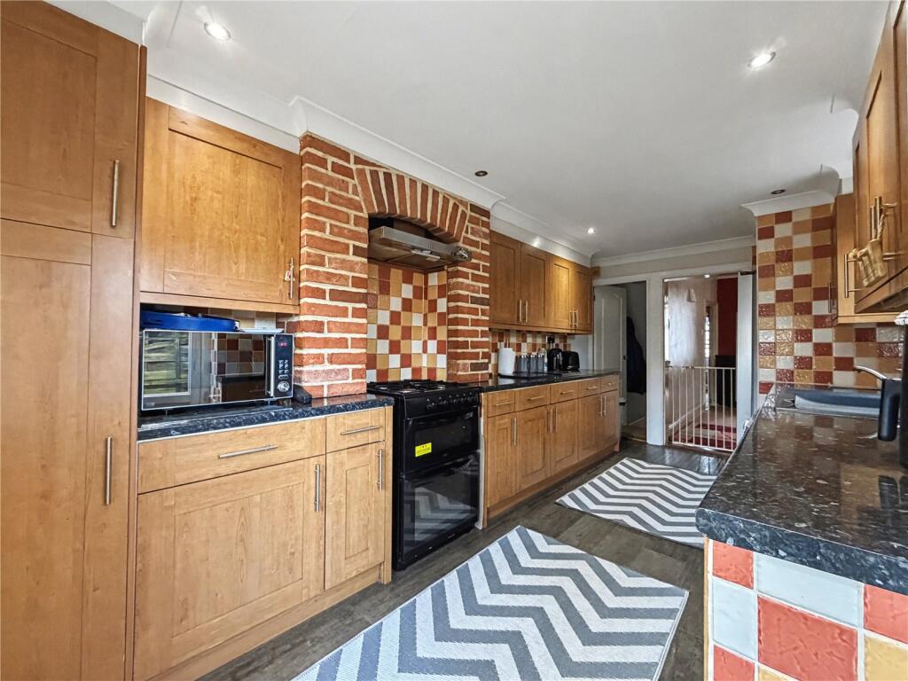House in Gillingham, Sally Port Gardens - View 5