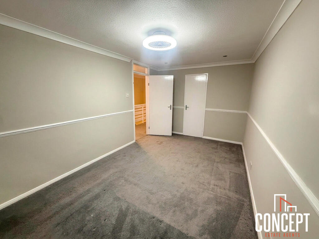 Apartment in Spelthorne, Surrey - More