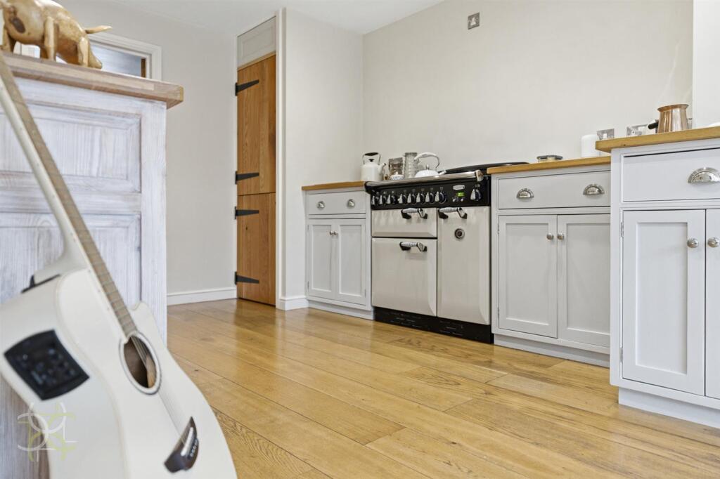 House in Worcester - View 5