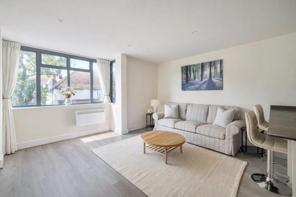 Lavender Park Road, West Byfleet, Surrey, KT14 photo 4