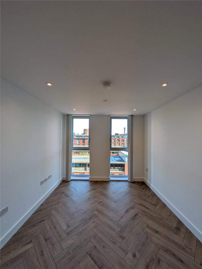 Apartment in Manchester, City Centre - View 5