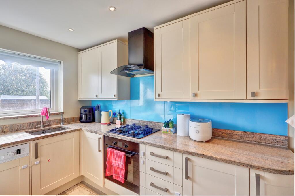 House in Hemel Hempstead - More