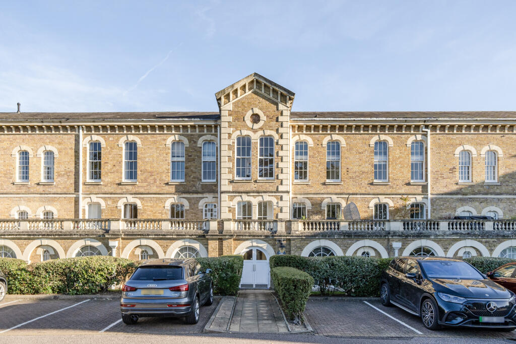 Main image of property: Royal Drive, London, N11