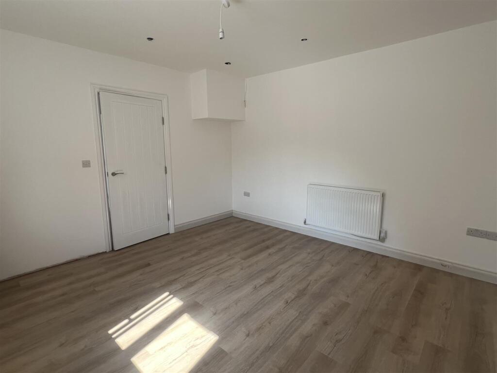 House in Sandwell, West Midlands - View 5