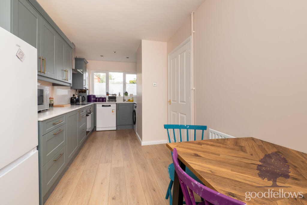 House in Sutton - View 4