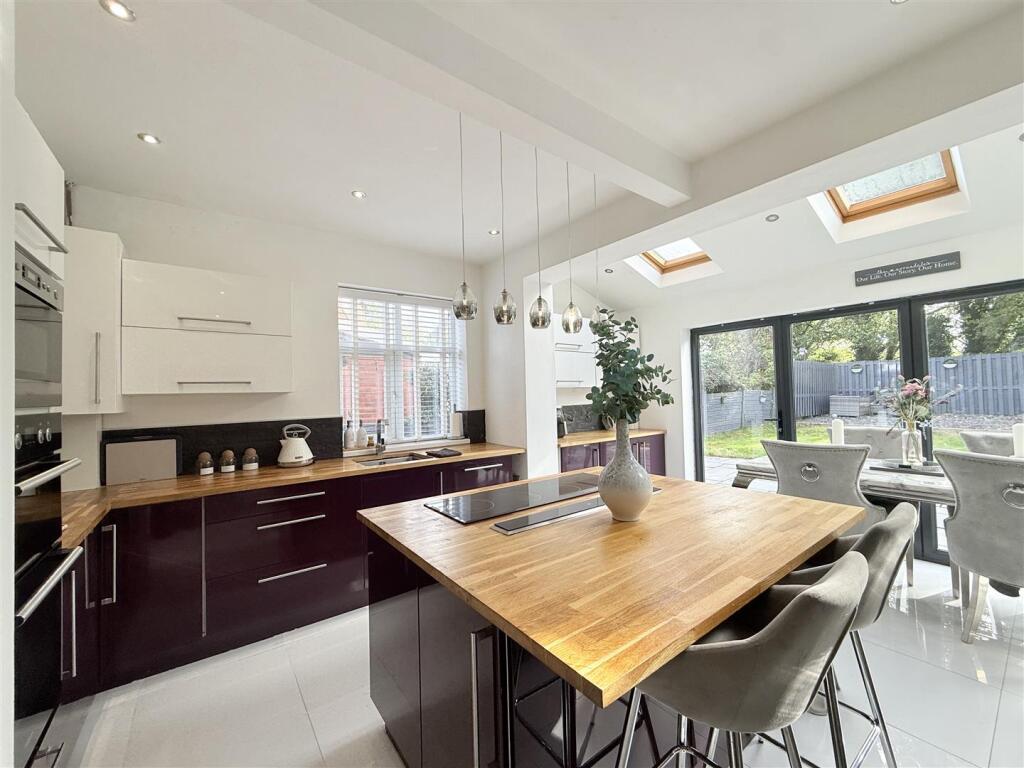 House in Tameside, Greater Manchester - View 5