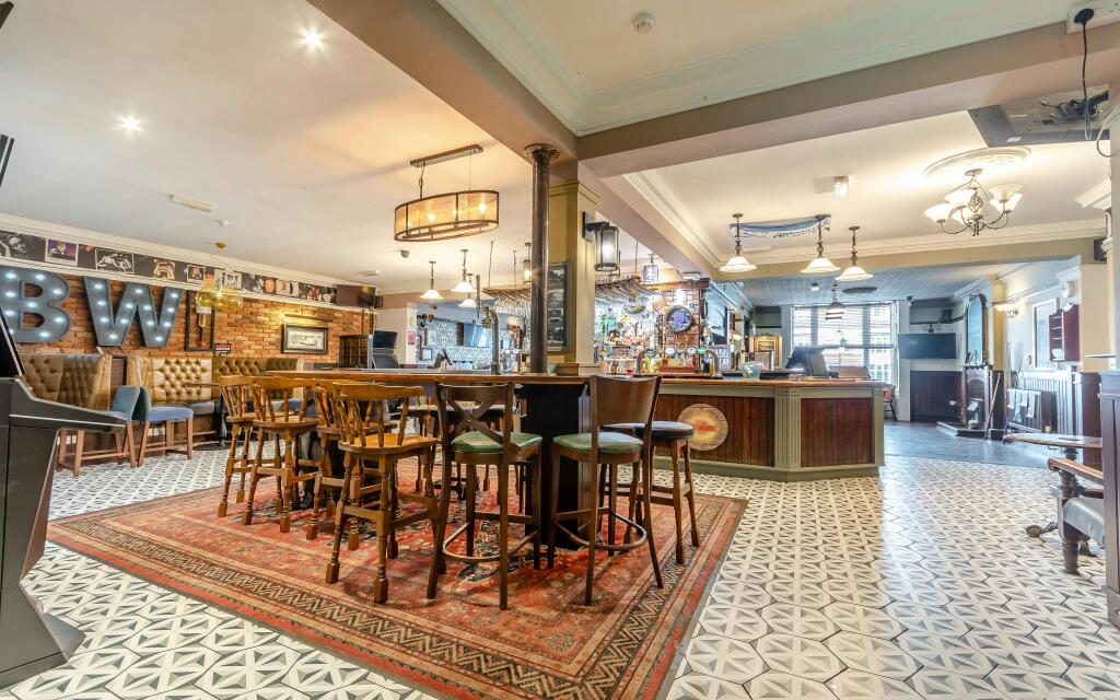 8681496-interior11.jpg