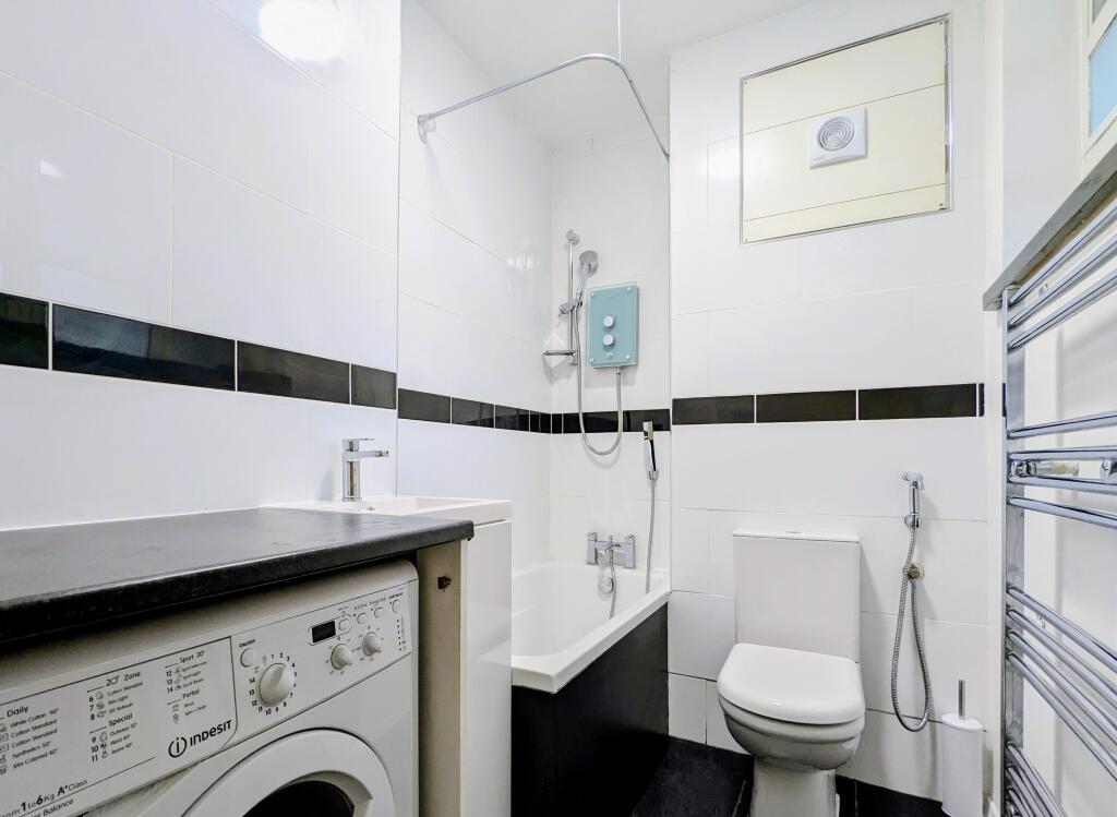 Apartment in Twickenham - View 2