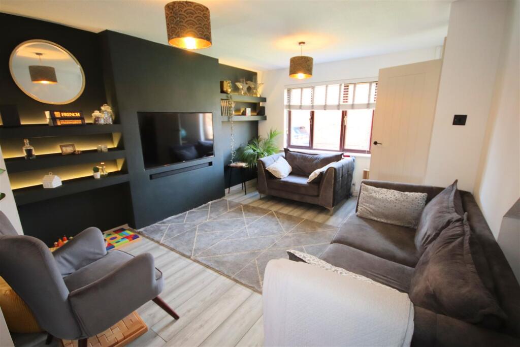 Bryant Way, Toddington, Dunstable photo 2
