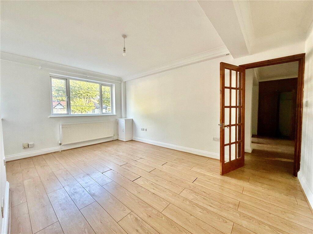 3-bed flat on London Road, Thornton Heath, CR7, £300,000